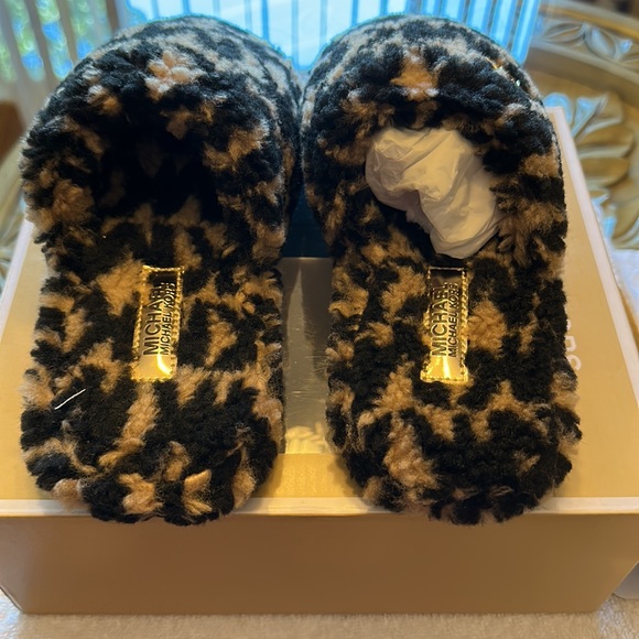 Michael Kors Women House Shoes - Picture 4 of 9